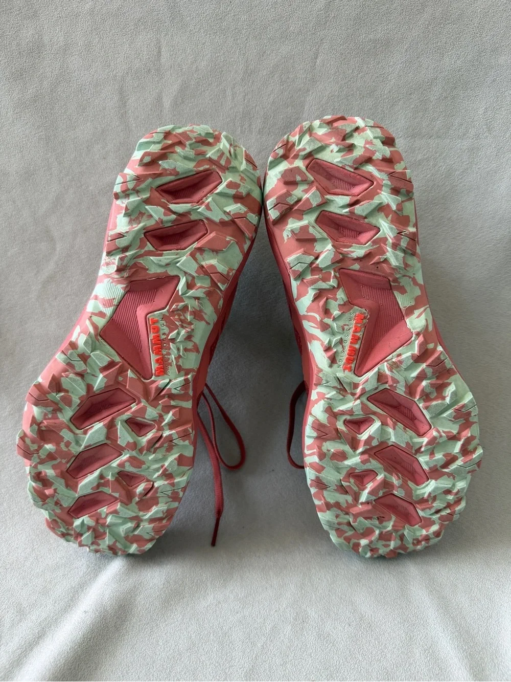 Mammut Sertig II Low Trail Running Shoes Womens Size 9 Pink Camo Lug 3030-04310